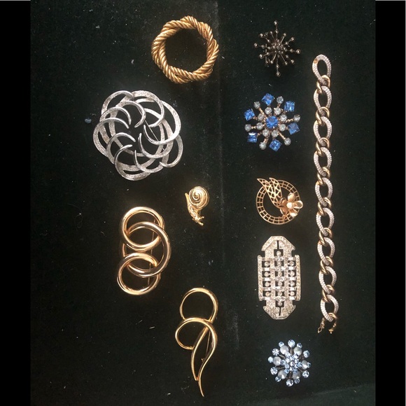 Brooch. Gold tone rope design. - Picture 4 of 4